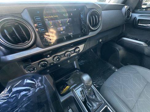 Used 2016 Toyota Tacoma TRD Off-Road w/ Towing Package image 11