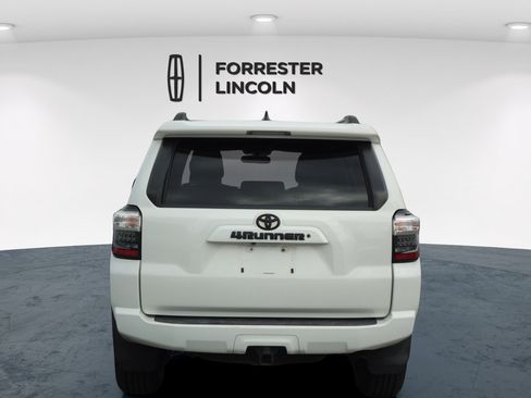 Used 2019 Toyota 4Runner SR5 AWD/4WD image 4