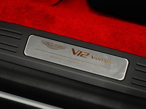 Used 2023 Aston Martin V12 Vantage RWD image 31