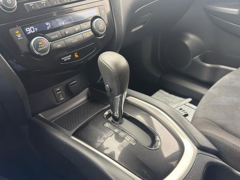 Used 2016 Nissan Rogue SV FWD image 25