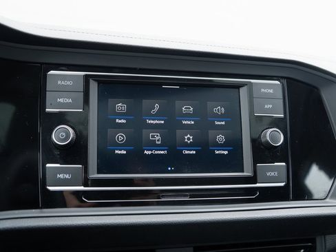 Certified 2024 Volkswagen Jetta SE w/ Panoramic Sunroof Package image 25