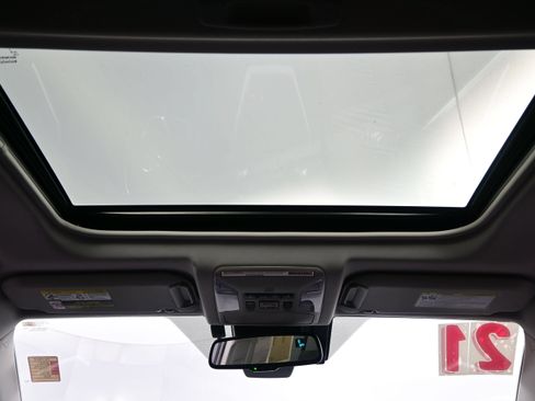 Used 2021 Toyota RAV4 XLE w/ Convenience Package AWD/4WD image 18