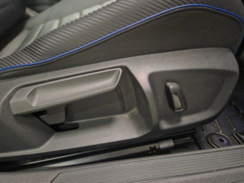 Used 2022 Volkswagen Golf R AWD/4WD image 32
