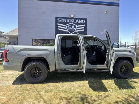 Used 2024 Toyota Tundra Limited AWD/4WD image 29