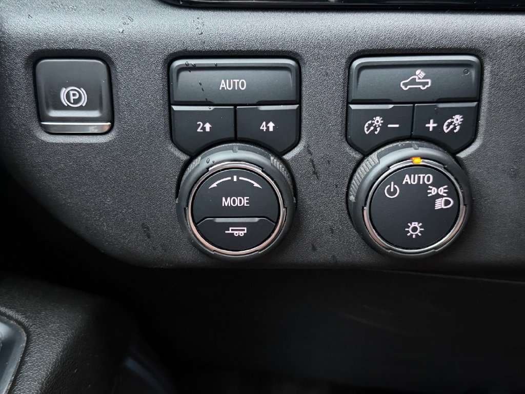 Used 2024 Chevrolet Silverado 1500 LT AWD/4WD image 30