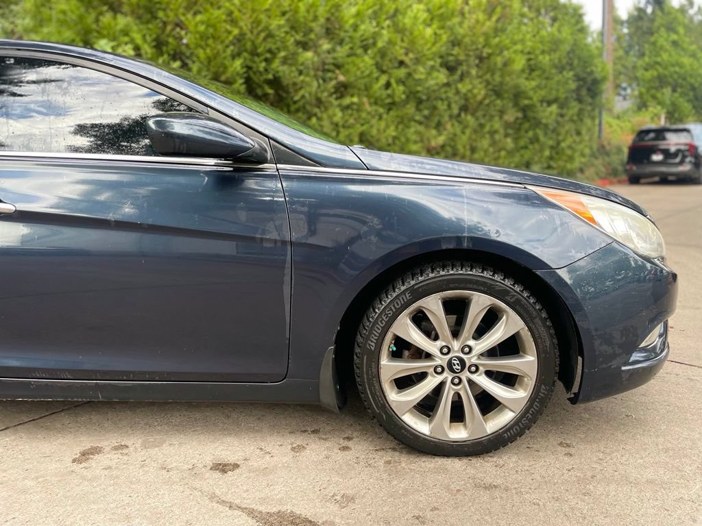 Used 2013 Hyundai Sonata SE FWD image 2