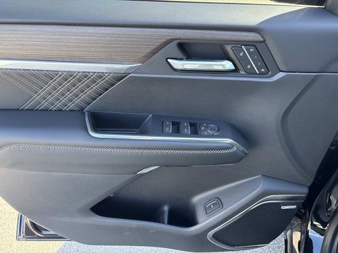 Certified 2024 GMC Acadia Denali w/ Super Cruise Package image 12