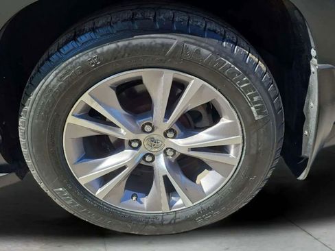 Used 2015 Toyota Highlander XLE image 34