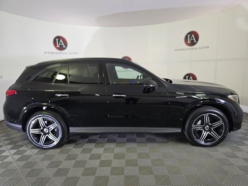 Used 2025 Mercedes-Benz GLC 300 4MATIC image 3
