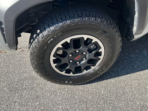 Used 2025 Toyota Tacoma TRD Off-Road image 23