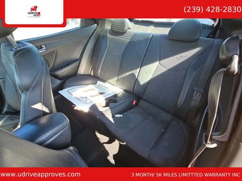 Used 2016 Hyundai Veloster w/ Option Group 03 FWD image 10