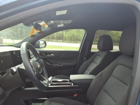 Used 2025 Chevrolet Equinox LT w/ Safety and Technology Package AWD/4WD image 11