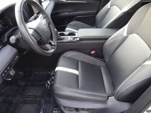 Used 2025 Toyota Camry SE FWD image 6