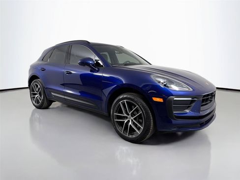 Certified 2026 Porsche Macan AWD/4WD image 9