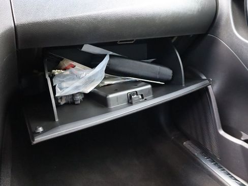 Used 2010 Ford Taurus Limited image 36