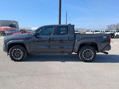 Used 2025 Toyota Tacoma TRD Sport image 6