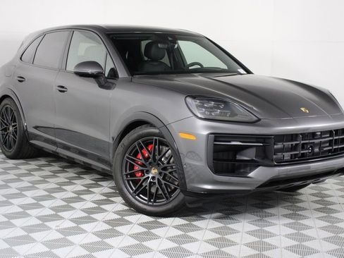 New 2026 Porsche Cayenne GTS image 9