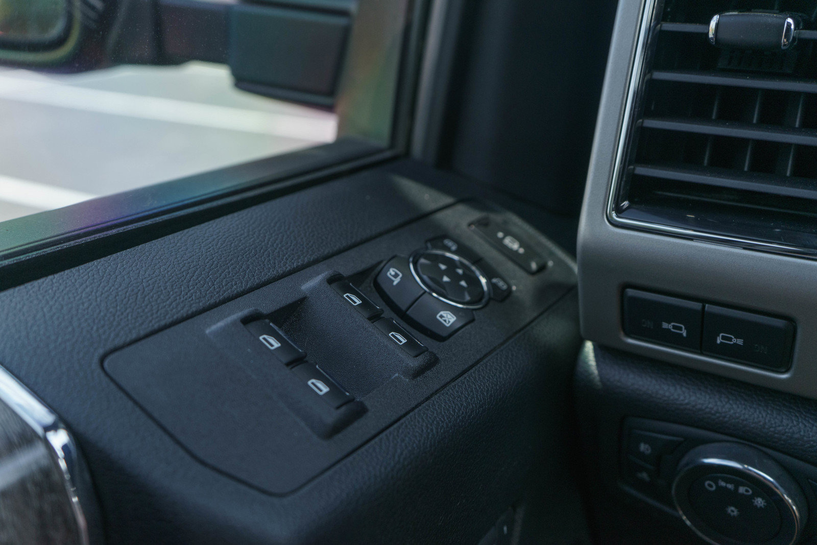 Used 2019 Ford F250 Lariat AWD/4WD image 24