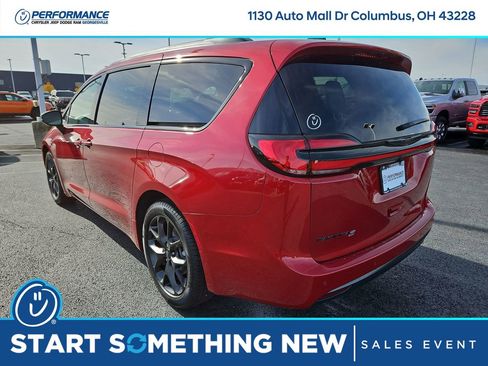 New 2026 Chrysler Pacifica Select image 5