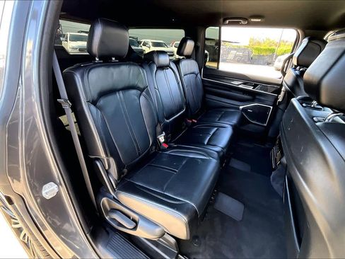 Used 2023 Jeep Wagoneer 2WD image 29