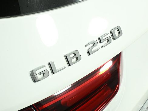 Certified 2025 Mercedes-Benz GLB 250 image 27
