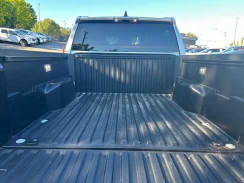 Used 2025 Toyota Tacoma TRD Off-Road AWD/4WD image 21