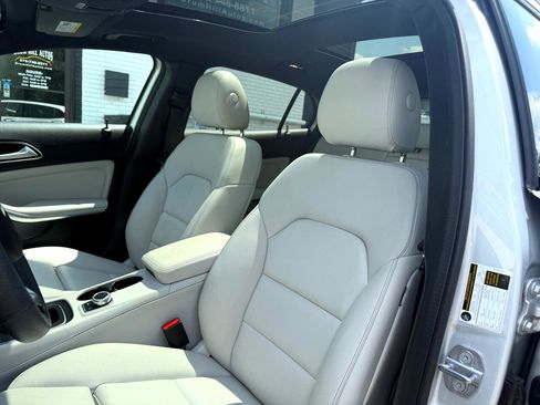 Used 2019 Mercedes-Benz GLA 250 4MATIC image 17