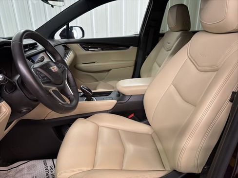 Used 2017 Cadillac XT5 FWD image 13