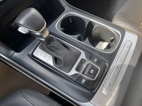 Used 2024 Kia Carnival LX FWD image 36