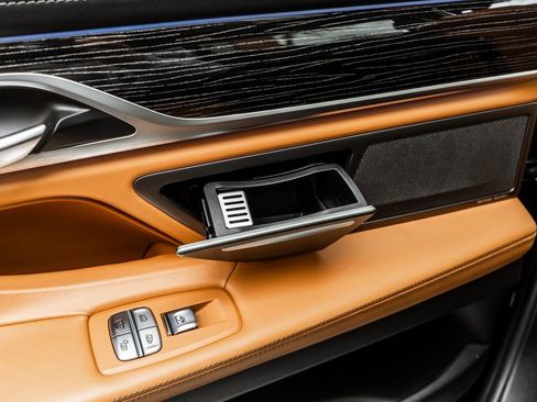 Used 2022 BMW 750i xDrive w/ Executive Package image 47