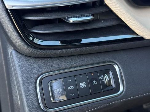 Used 2025 Buick Enclave Preferred w/ Power Package image 21