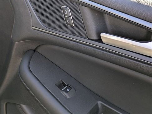 Used 2021 Ford Edge SE image 33