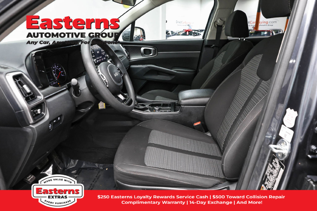 Used 2022 Kia Sorento LX AWD/4WD image 14