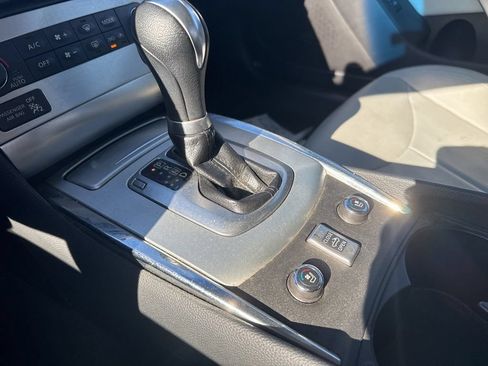 Used 2011 INFINITI G37 Convertible w/ Premium Pkg RWD image 17