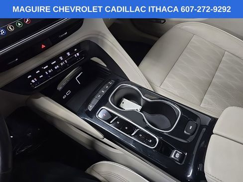 Used 2021 Buick Envision Avenir w/ Technology Package II FWD image 28