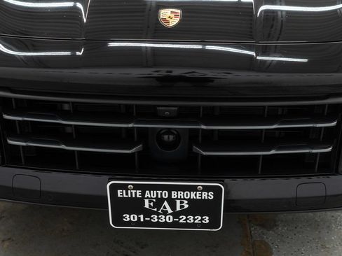 Used 2024 Porsche Cayenne AWD/4WD image 44