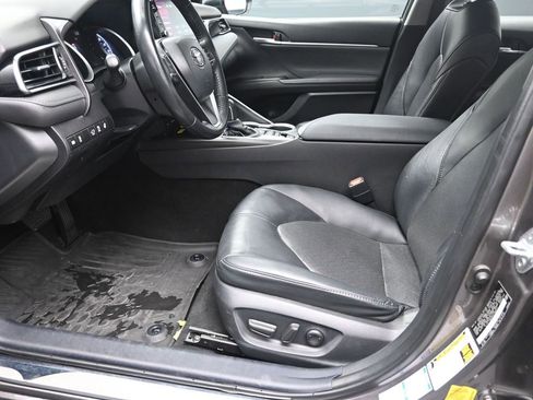 Used 2023 Toyota Camry XLE image 17