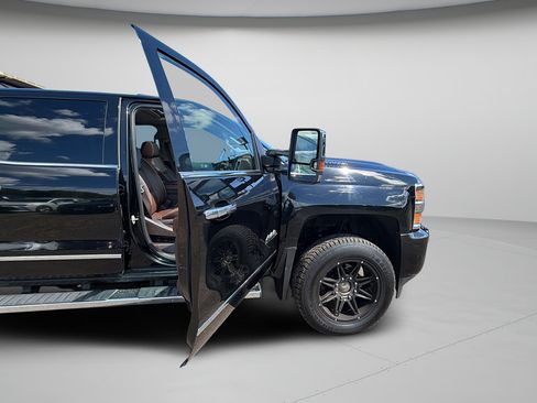 Used 2018 Chevrolet Silverado 2500 High Country AWD/4WD image 32