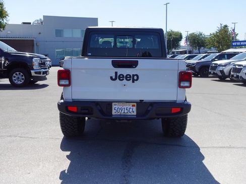 Used 2024 Jeep Gladiator Sport AWD/4WD image 9