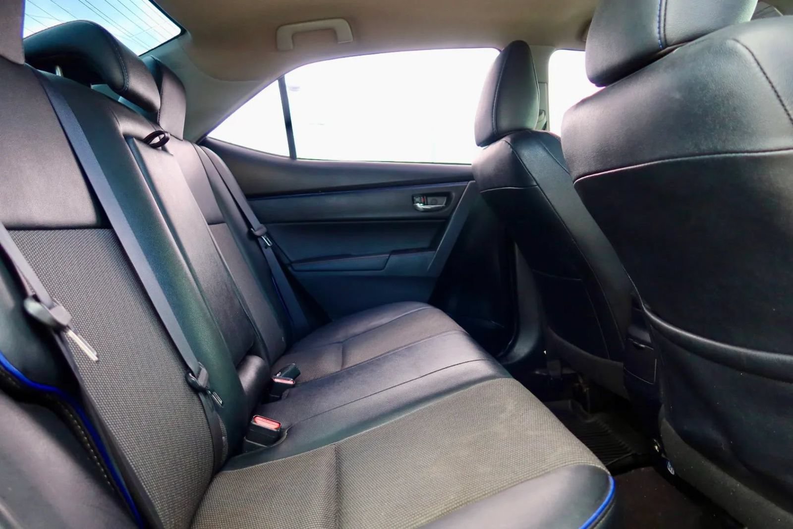 Used 2017 Toyota Corolla SE FWD image 18