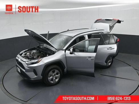 Used 2025 Toyota RAV4 XLE AWD/4WD image 52