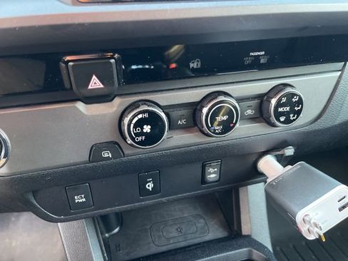 Used 2016 Toyota Tacoma TRD Off-Road image 10