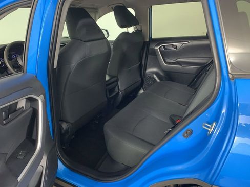 Used 2019 Toyota RAV4 LE w/ Carpet Mat Package image 31