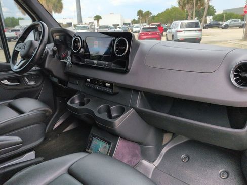 Used 2019 Mercedes-Benz Sprinter 2500 image 26
