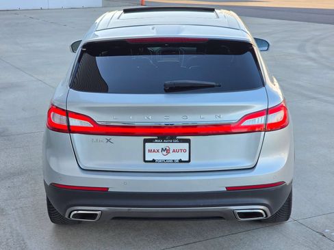 Used 2016 Lincoln MKX Reserve w/ Technology Package FWD image 9