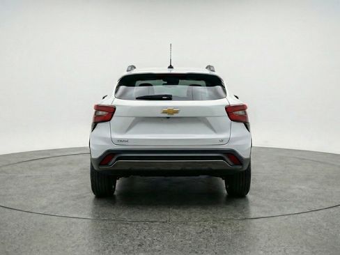 Used 2025 Chevrolet Trax LT FWD image 7