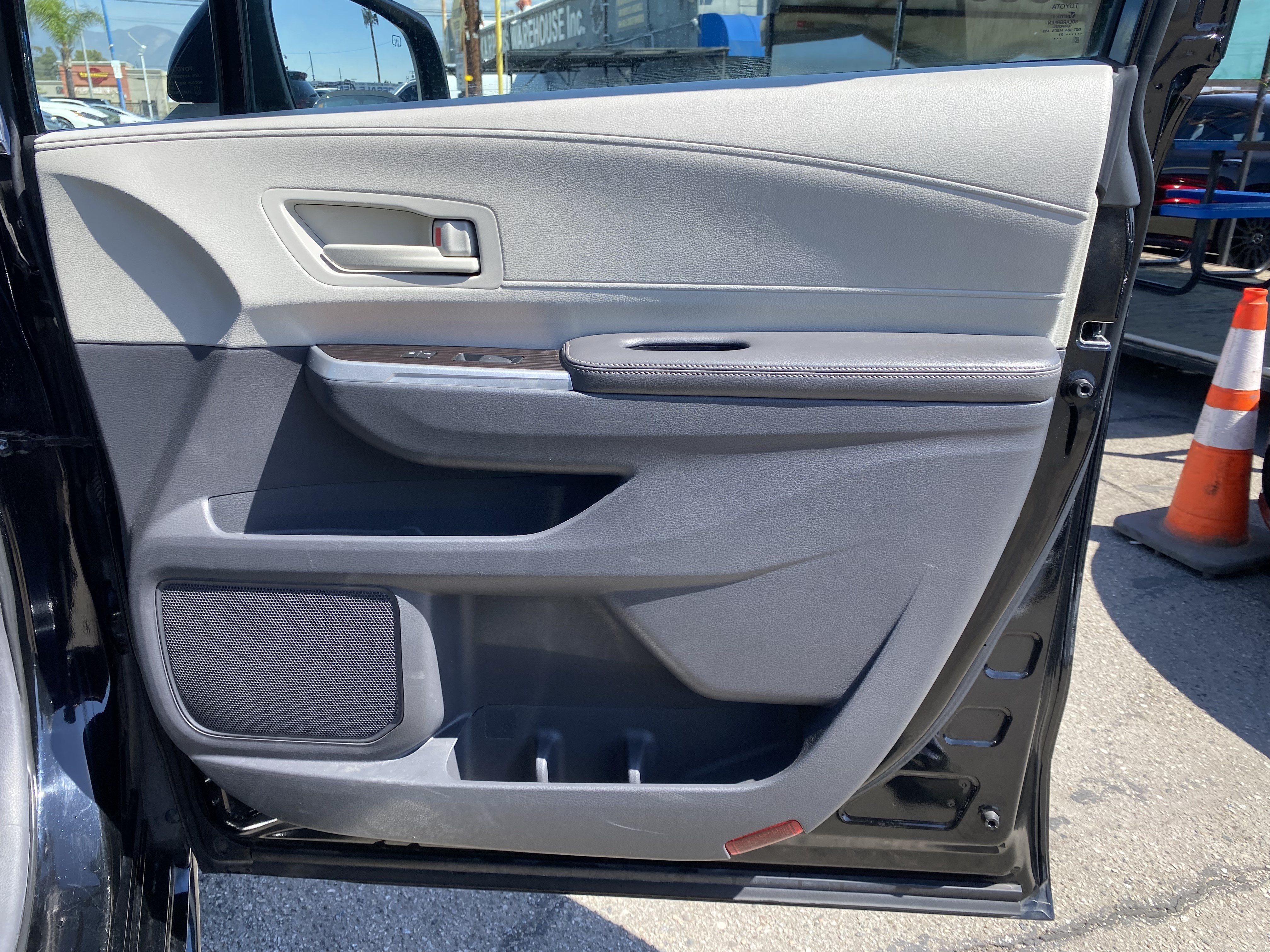 Used 2021 Toyota Sienna LE FWD image 27