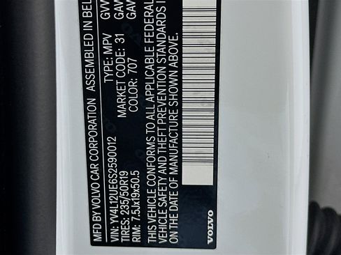 Used 2025 Volvo XC40 B5 Plus image 12