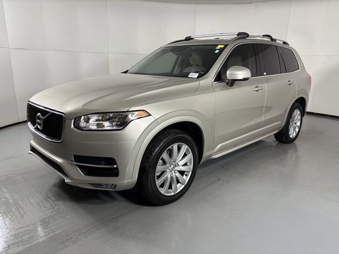 Used 2016 Volvo XC90 T5 Momentum image 4