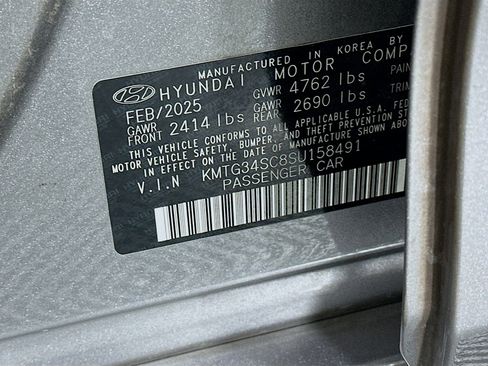 Used 2025 Genesis G70 2.5T image 12